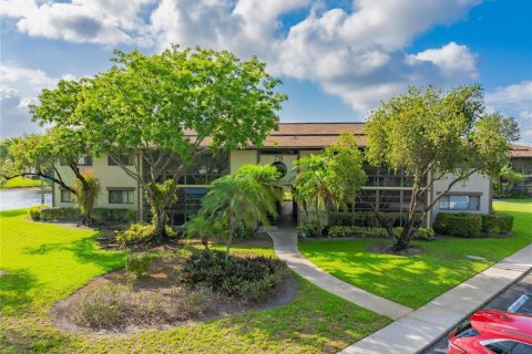 Condo in Tamarac, Florida, 2 bedrooms  № 2186578 - photo 10