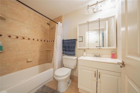Condo in Tamarac, Florida, 2 bedrooms  № 2186578 - photo 13