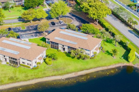 Condo in Tamarac, Florida, 2 bedrooms  № 2186578 - photo 28