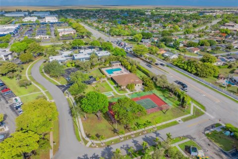 Condo in Tamarac, Florida, 2 bedrooms  № 2186578 - photo 30
