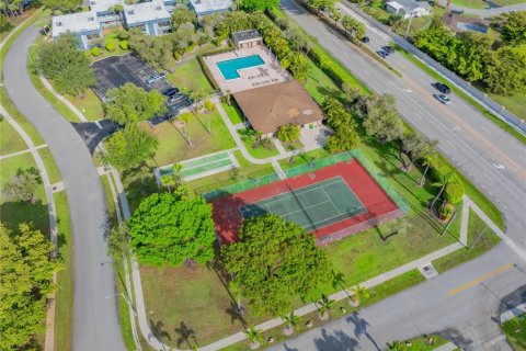 Condo in Tamarac, Florida, 2 bedrooms  № 2186578 - photo 26