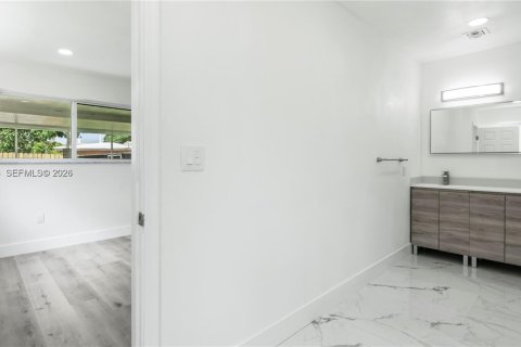 Casa en venta en Miami Gardens, Florida, 4 dormitorios, 155.24 m2 № 1986185 - foto 19