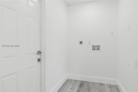 Casa en venta en Miami Gardens, Florida, 4 dormitorios, 155.24 m2 № 1986185 - foto 24