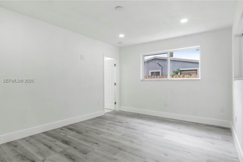 Casa en venta en Miami Gardens, Florida, 4 dormitorios, 155.24 m2 № 1986185 - foto 22