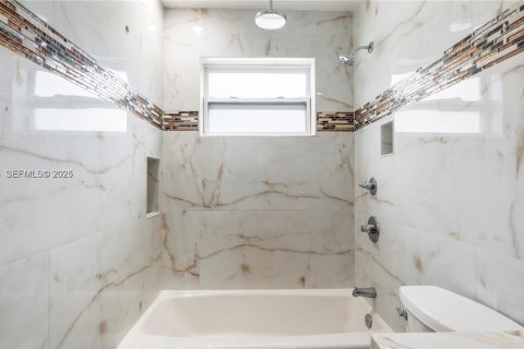 Купить виллу или дом в Майами-Гарденс, Флорида 4 спальни, 155.24м2, № 1986185 - фото 6