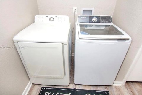 Casa en venta en Lakeland, Florida, 4 dormitorios, 182 m2 № 1956784 - foto 16