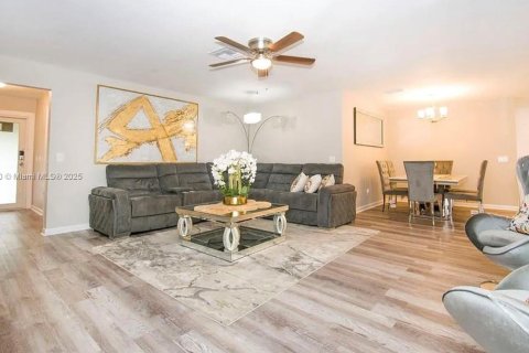 Casa en venta en Lakeland, Florida, 4 dormitorios, 182 m2 № 1956784 - foto 5