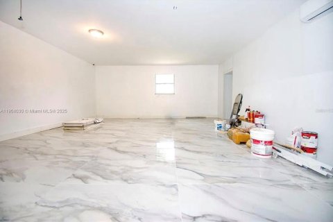 Casa en venta en Lakeland, Florida, 4 dormitorios, 182 m2 № 1956784 - foto 15