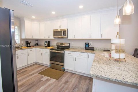 Casa en venta en Lakeland, Florida, 4 dormitorios, 182 m2 № 1956784 - foto 9