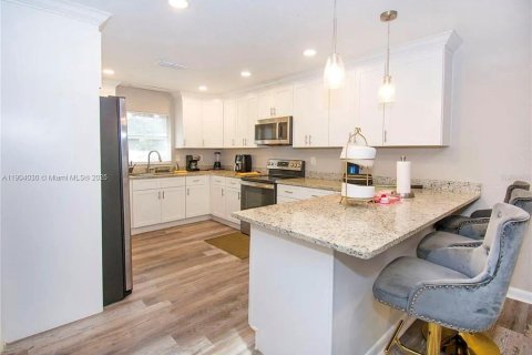 Casa en venta en Lakeland, Florida, 4 dormitorios, 182 m2 № 1956784 - foto 10