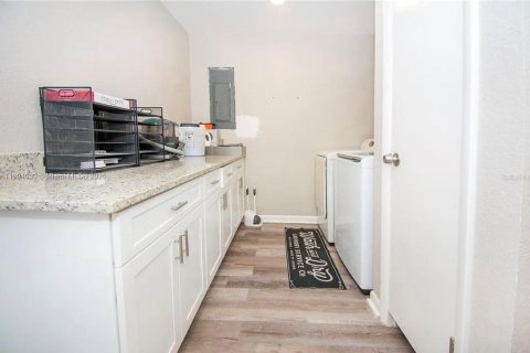 Casa en venta en Lakeland, Florida, 4 dormitorios, 182 m2 № 1956784 - foto 17