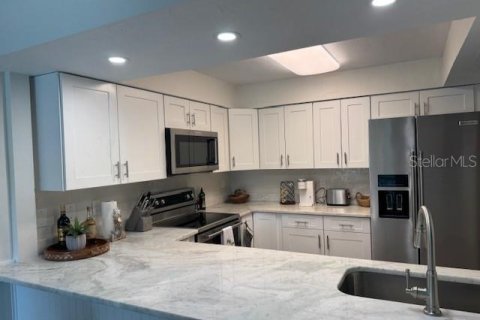 Condo in Crystal River, Florida, 3 bedrooms  № 2277200 - photo 9