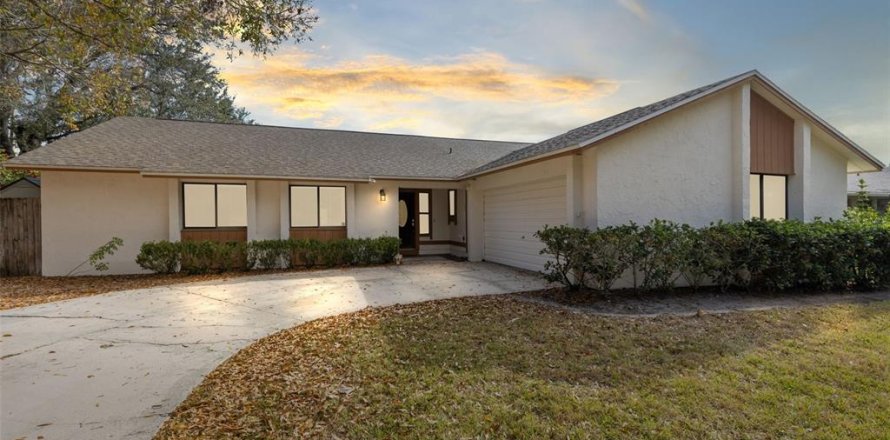 House in Winter Park, Florida 3 bedrooms, 161.46 sq.m. № 1508174
