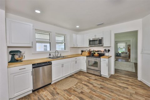 House in Plant City, Florida 3 bedrooms, 154.96 sq.m. № 1894838 - photo 18