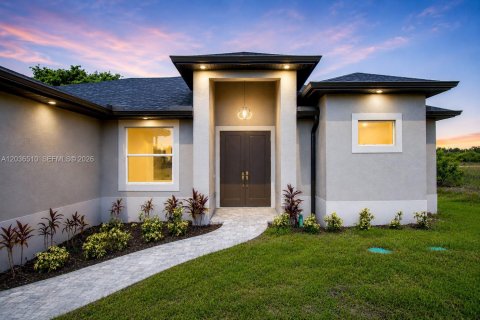 Villa ou maison à Lehigh Acres, Floride 3 chambres, 159.51 m2 № 2084368