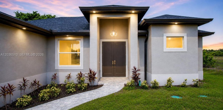 Villa ou maison à Lehigh Acres, Floride 3 chambres, 159.51 m2 № 2084368