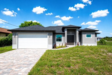 Villa ou maison à vendre à Lehigh Acres, Floride: 3 chambres, 159.51 m2 № 2084368 - photo 3