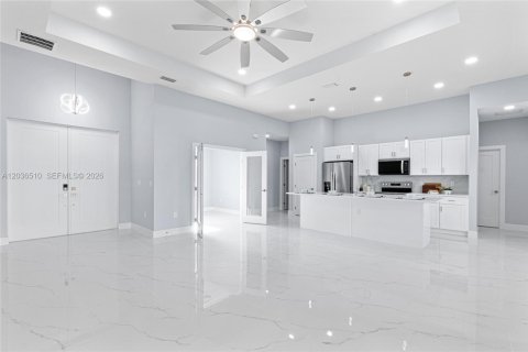 Villa ou maison à vendre à Lehigh Acres, Floride: 3 chambres, 159.51 m2 № 2084368 - photo 25