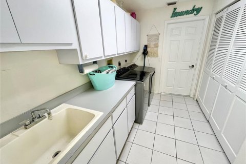 Купить виллу или дом в Порт-Шарлотт, Флорида 15 комнат, 237.09м2, № 1880647 - фото 27