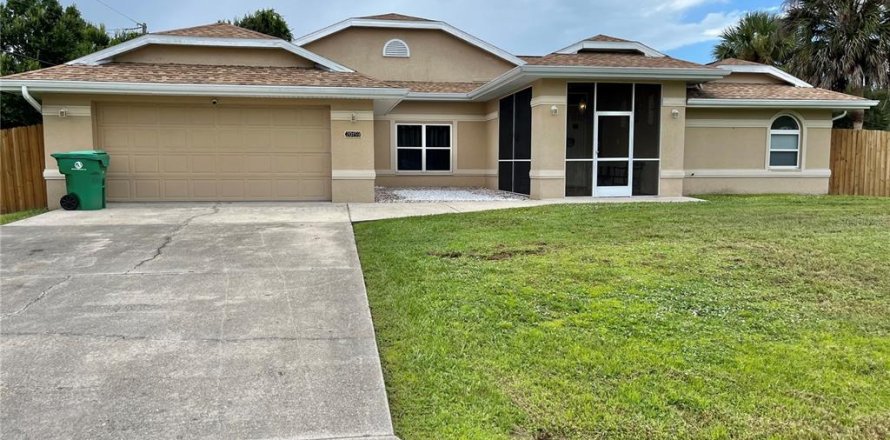 Casa en Port Charlotte, Florida 3 dormitorios, 237.09 m2 № 1880647