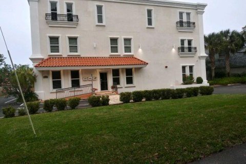 Propiedad comercial en alquiler en Neptune Beach, Florida, 39.48 m2 № 889647 - foto 1