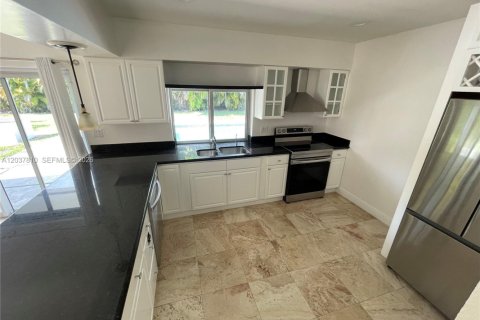 Villa ou maison à louer à Pinecrest, Floride: 3 chambres, 230.4 m2 № 2155035 - photo 8