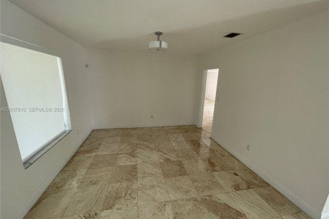 Villa ou maison à louer à Pinecrest, Floride: 3 chambres, 230.4 m2 № 2155035 - photo 9