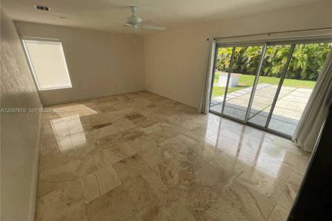 Villa ou maison à louer à Pinecrest, Floride: 3 chambres, 230.4 m2 № 2155035 - photo 5