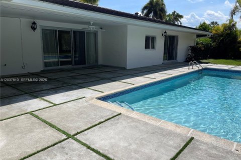 Villa ou maison à louer à Pinecrest, Floride: 3 chambres, 230.4 m2 № 2155035 - photo 2