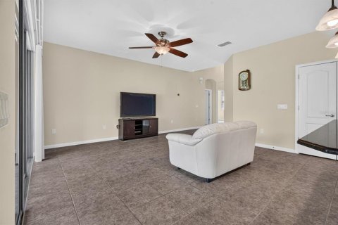 Villa ou maison à vendre à Mount Dora, Floride: 4 chambres, 246.56 m2 № 2419831 - photo 16