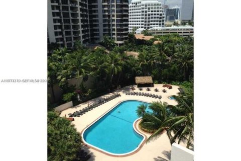 Condo in Miami, Florida, 1 bedroom  № 2052778 - photo 3