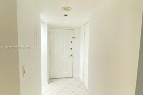 Condo in Miami, Florida, 1 bedroom  № 2052778 - photo 5