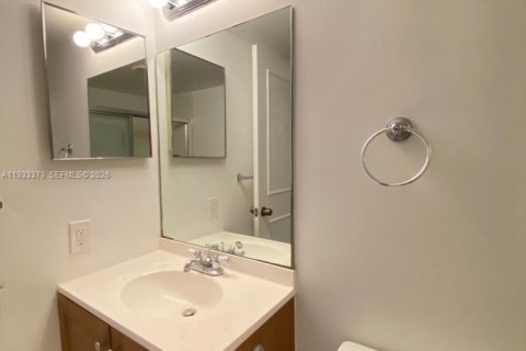 Condo in Miami, Florida, 1 bedroom  № 2052778 - photo 7