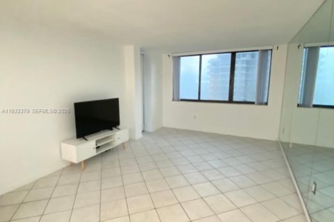 Condo in Miami, Florida, 1 bedroom  № 2052778 - photo 4