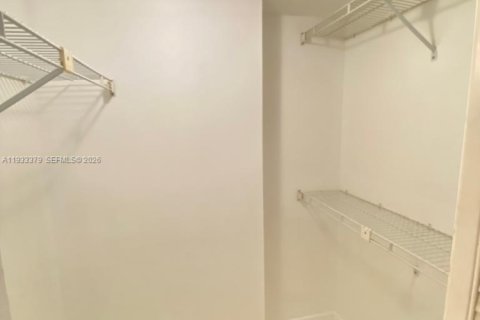 Condo in Miami, Florida, 1 bedroom  № 2052778 - photo 8