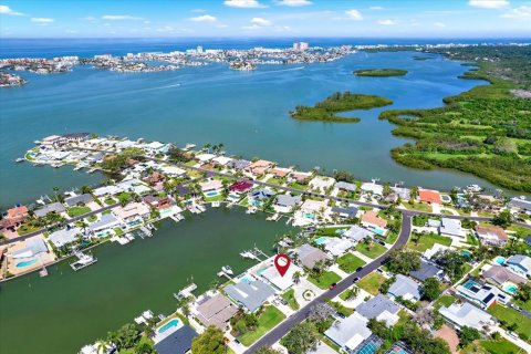 House in Seminole, Florida 4 bedrooms, 224.08 sq.m. № 1829750 - photo 30