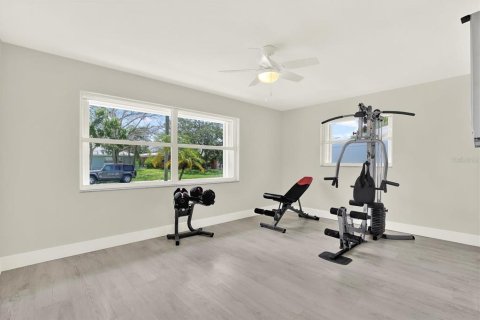 House in Seminole, Florida 4 bedrooms, 224.08 sq.m. № 1829750 - photo 23