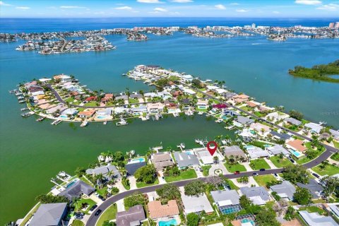 House in Seminole, Florida 4 bedrooms, 224.08 sq.m. № 1829750 - photo 29
