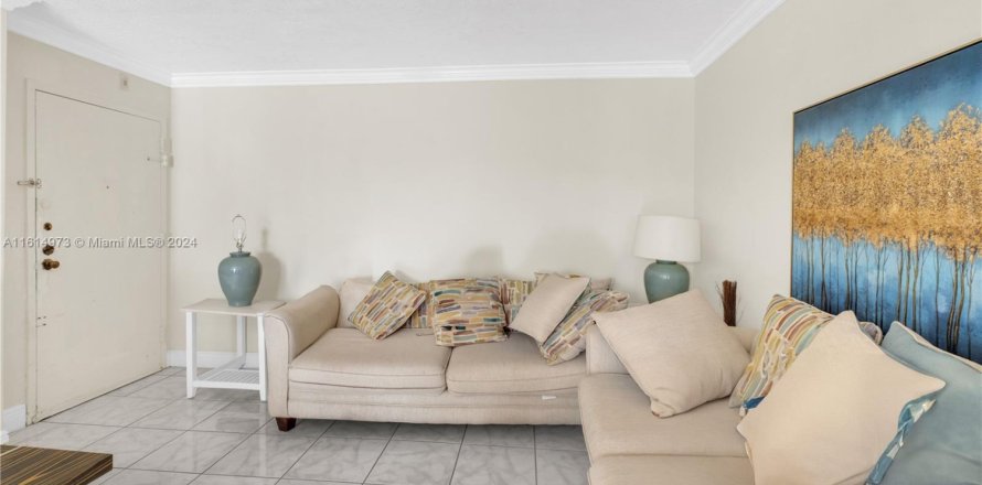 Condo in Miami, Florida, 2 bedrooms № 1765017