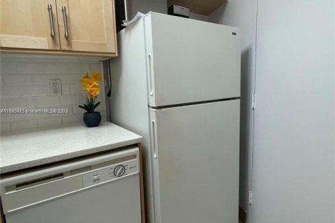 Condo in Miami Beach, Florida, 1 bedroom  № 2022623 - photo 8