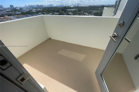 Condo in Miami Beach, Florida, 1 bedroom  № 2022623 - photo 18