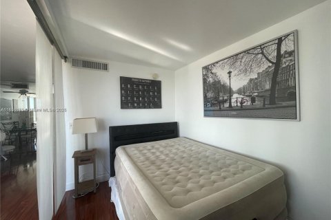 Condo in Miami Beach, Florida, 1 bedroom  № 2022623 - photo 15