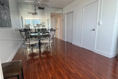 Condo in Miami Beach, Florida, 1 bedroom  № 2022623 - photo 12