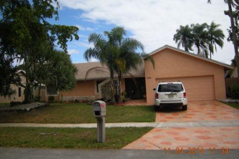 Villa ou maison à vendre à Lauderhill, Floride: 3 chambres, 189.24 m2 № 2089602 - photo 2