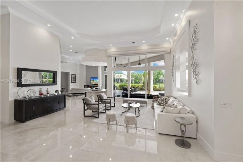 House in Weston, Florida 6 bedrooms, 490.06 sq.m. № 2041723 - photo 3