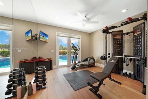 House in Weston, Florida 6 bedrooms, 490.06 sq.m. № 2041723 - photo 14