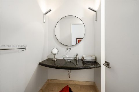 House in Weston, Florida 6 bedrooms, 490.06 sq.m. № 2041723 - photo 10