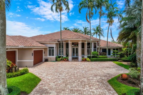 House in Weston, Florida 6 bedrooms, 490.06 sq.m. № 2041723 - photo 2