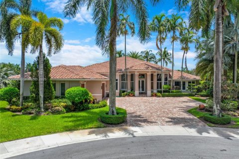 House in Weston, Florida 6 bedrooms, 490.06 sq.m. № 2041723