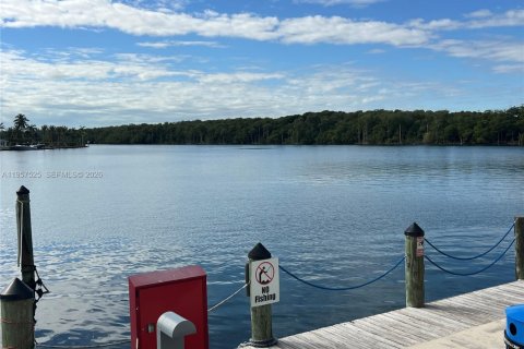 Condominio en Sunny Isles Beach, Florida, 2 dormitorios  № 2024021